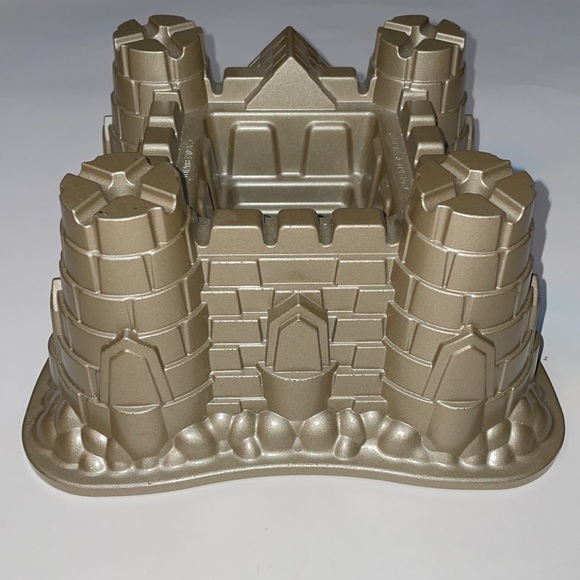 Nordic Ware Castle Sandcastle Bundt Cake Pan Cast Aluminum 10 Cup - Picture 3 of 6